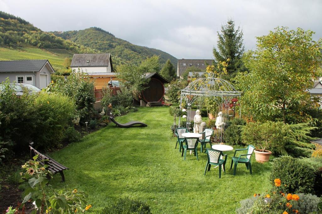 Weinhotel Sonnenschein Ernst Exterior photo